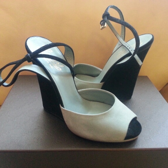 Never worn - Picture 2 of 2